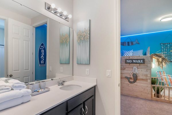 Bathroom 3
Jack N Jill Upstairs
TUB/SHOWER COMBO