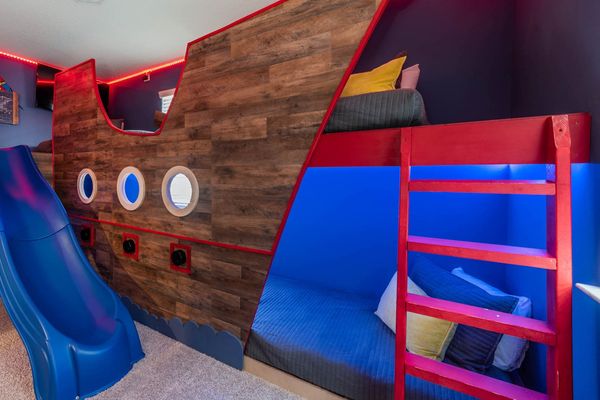 Bedroom 5 Upstairs
4 twins Bunk Bed
2 twins up and 2 twins down
Pirates Theme