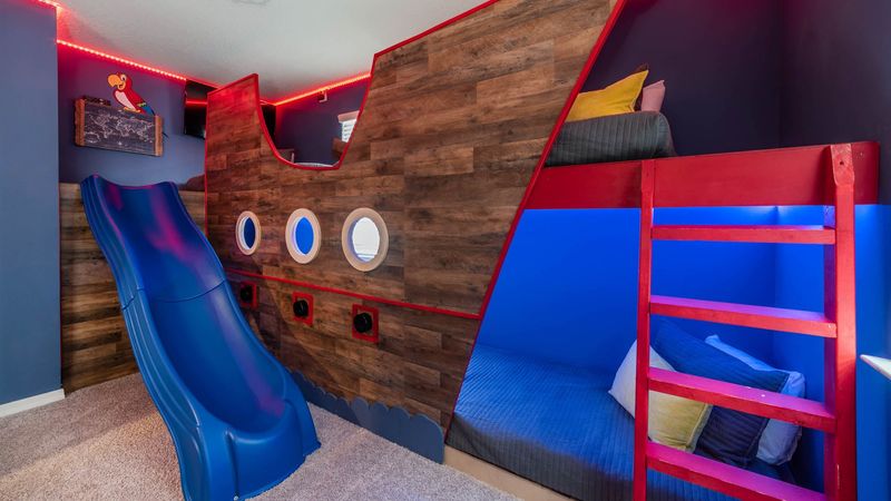 Bedroom 5 Upstairs
4 twins Bunk Bed
2 twins up and 2 twins down
Pirates Theme