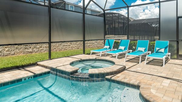 Spa/Pool
Faces North