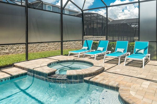 Spa/Pool
Faces North