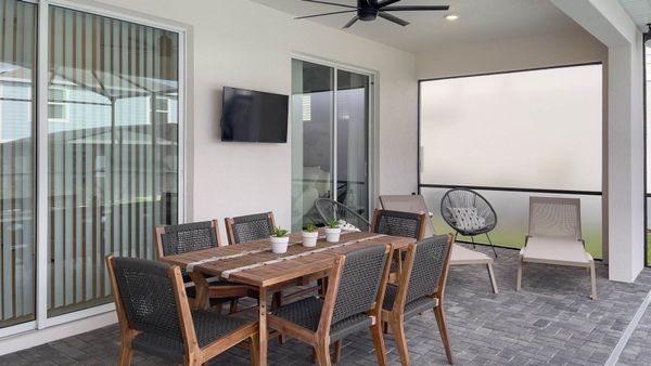Patio Dining
40" Smart TV