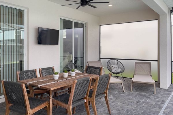 Patio Dining
40" Smart TV