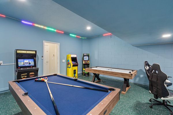 Game Room Has AC
55" Smart TV XBOX 
Air Hockey, Pool Table
3 Video Arcades
Has AC