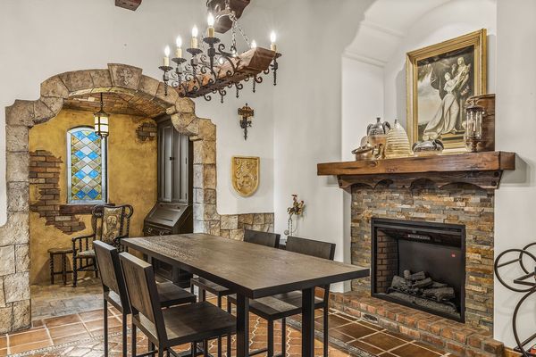 Disclaimer: Fireplace(s) for owner use only.