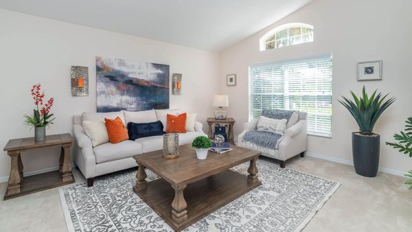 Living/Sitting Room
No TV