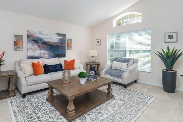 Living/Sitting Room
No TV