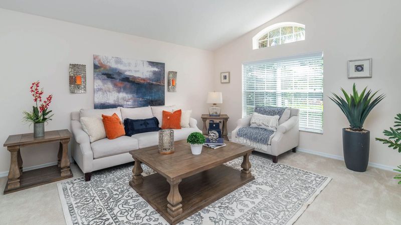 Living/Sitting Room
No TV