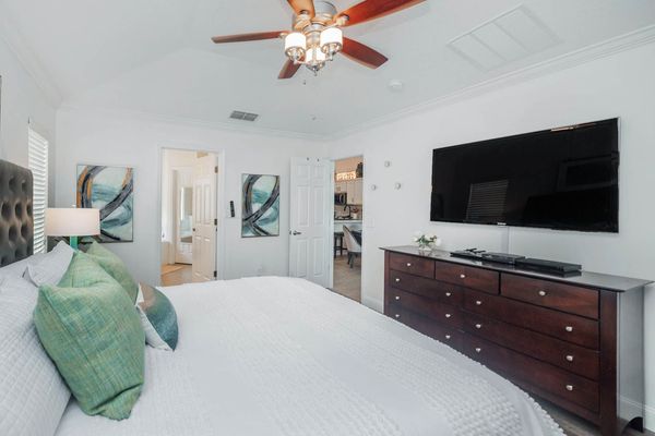 Master Bedroom (Angle)
55" Smart TV Blu-Ray