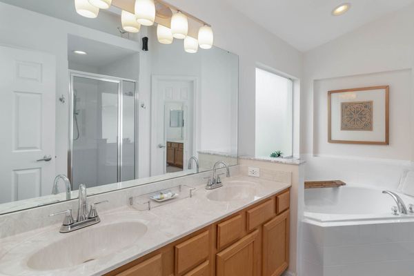 Master King Bathroom 1
Tub and Shower