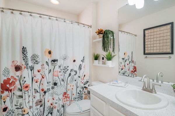 Hall Bathroom 3
Tub/Shower Combo