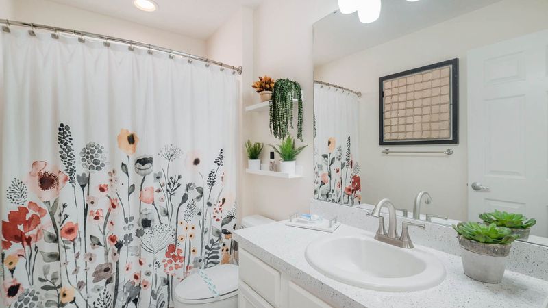 Hall Bathroom 3
Tub/Shower Combo