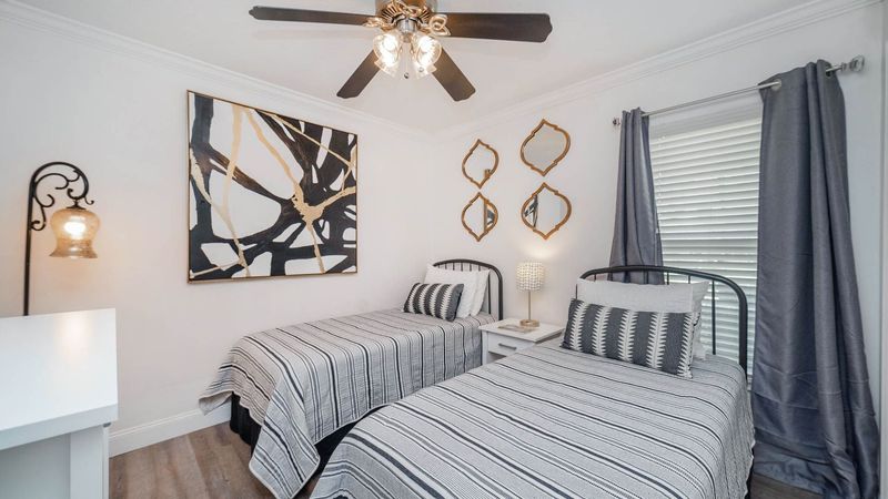Twin/Twin Bedroom 4