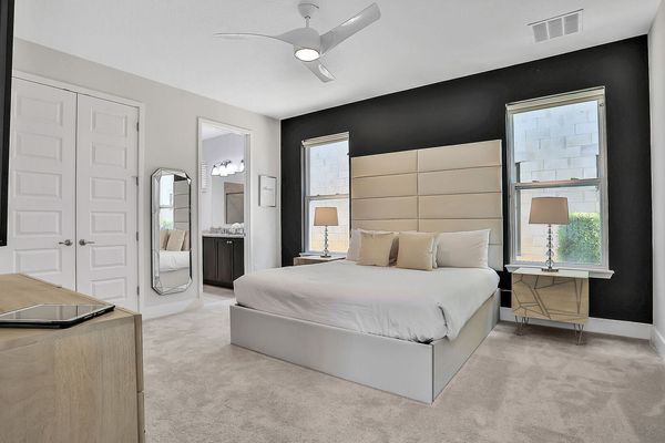 Ground floor master bedroom with king-sized bed