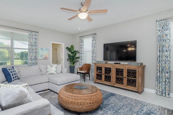 Living Room (Angle)
60" Smart TV