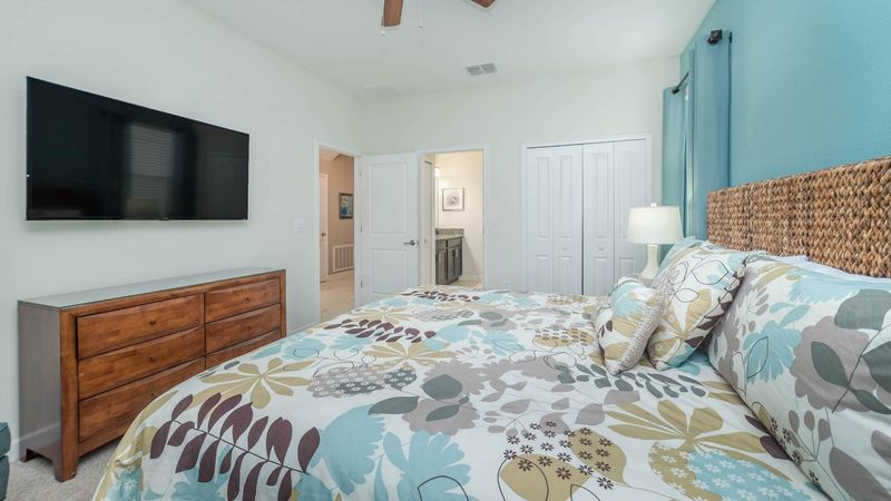 King Suite Bedroom 3 (Angle)
55" Roku TV