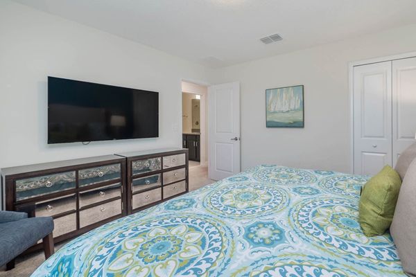 King Bedroom 4 (Angle)
55" Roku TV