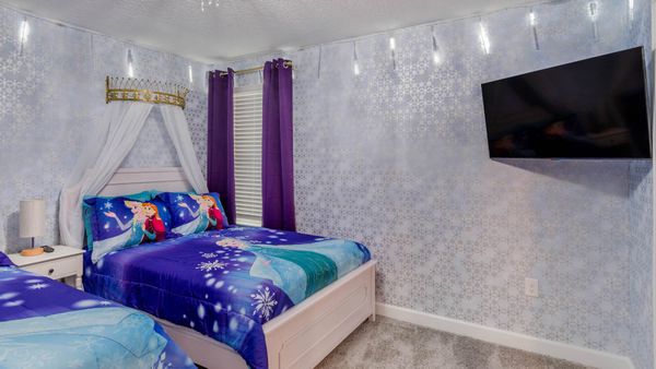 Two Doubles Bedroom 3 (Angle)
43" Smart TV