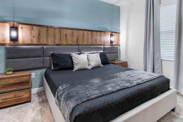 King Suite Bedroom 2
Downstairs
Shared Bathroom