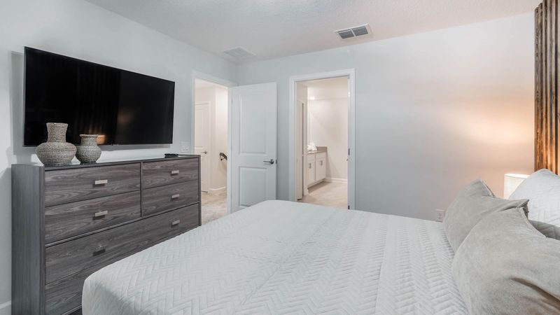 Queen Bedroom 8 (Angle)
55" Smart TV