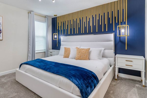 King Bedroom 6 Upstairs
Shared Bathroom