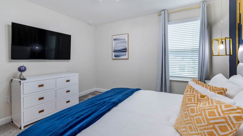 King Bedroom 6 (Angle)
55" Smart TV
