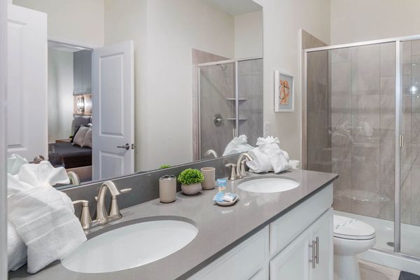 King Suite Bathroom 2
Downstairs
Shower