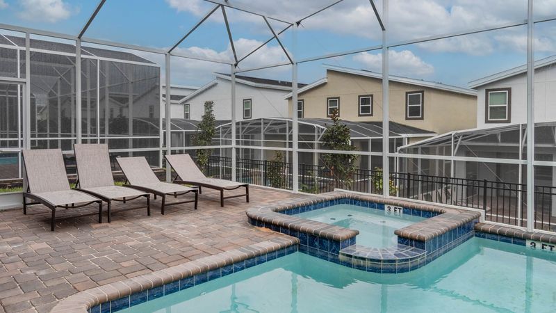 Spa/Pool
Faces East