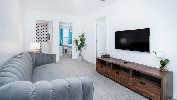 Loft
43" Roku TV