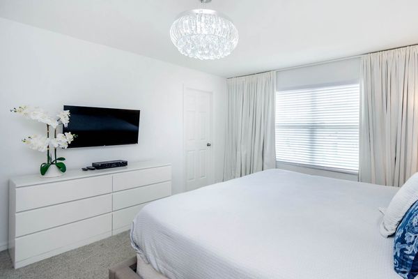 Master King Bedroom 1 (Angle)
40" Roku TV