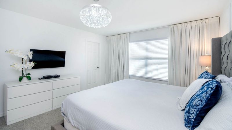 Master King Bedroom 1 (Angle)
40" Roku TV