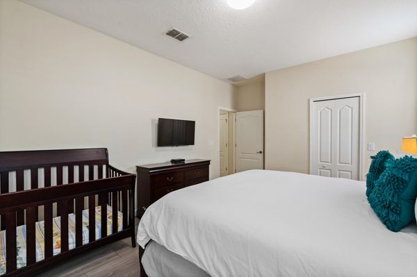 Master King Bedroom 1 39" Smart TV Wood Crib