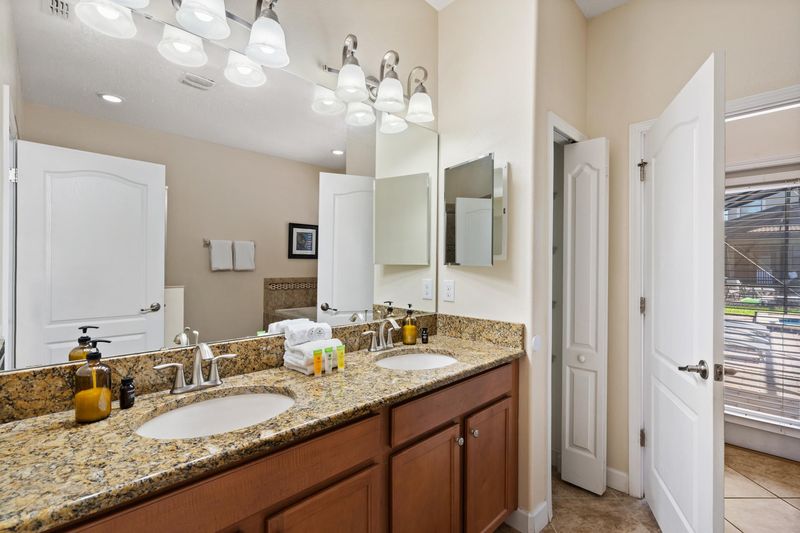 Master King Bathroom 1 Downstairs