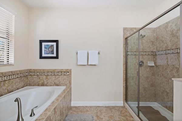 Master King Bathroom 1 Tub & Shower