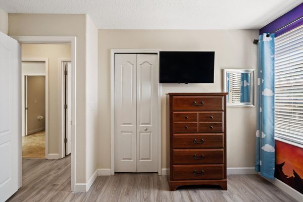 Two Queens Bedroom 7 39" Smart TV