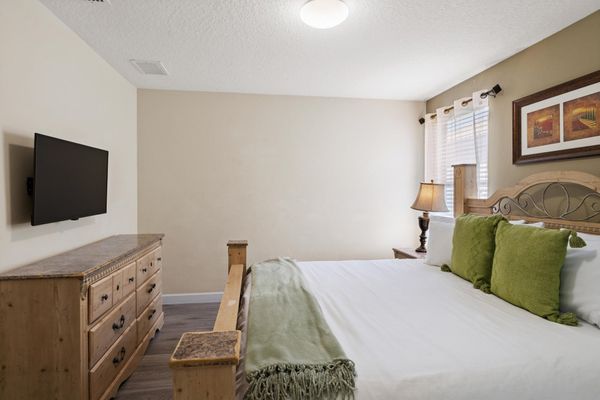 King Bedroom 3 39" Smart TV