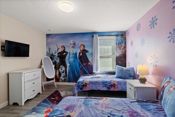 Two Twins Bedroom 6 Upstairs Shared Bathroom 32" Smart TV Frozen