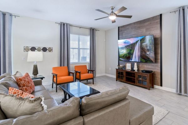 Living Room
85" Smart TV