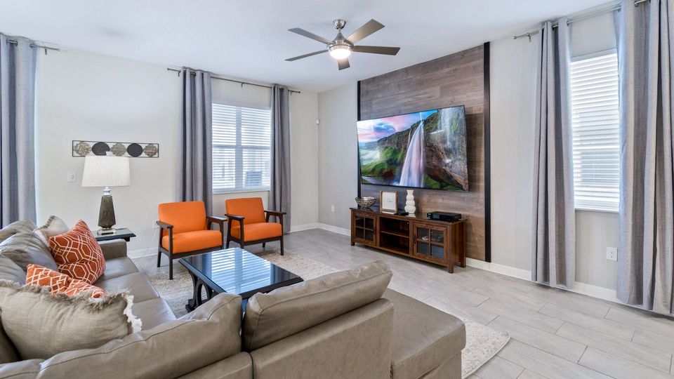 Living Room
85" Smart TV