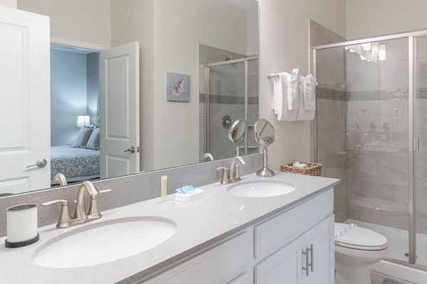 King Suite Bathroom 2
Downstairs
Shower