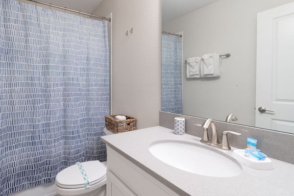 Hall Bathroom 3 Upstairs
Tub/Shower Combo