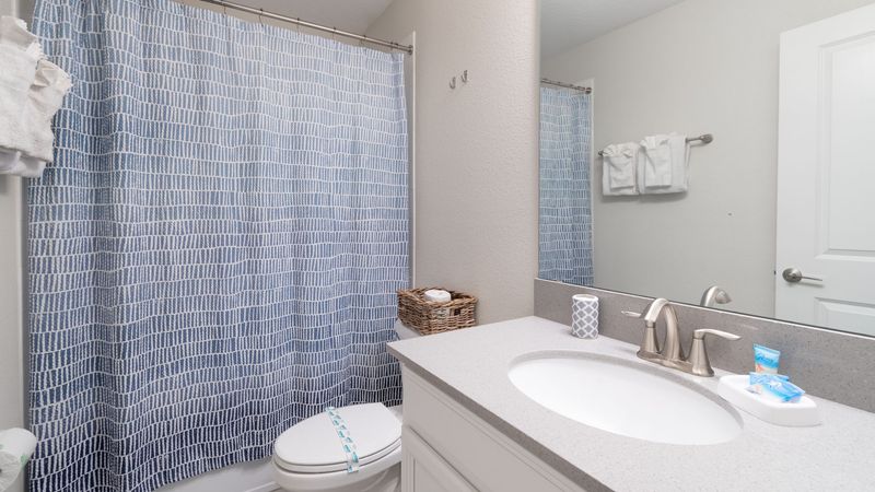 Hall Bathroom 3 Upstairs
Tub/Shower Combo