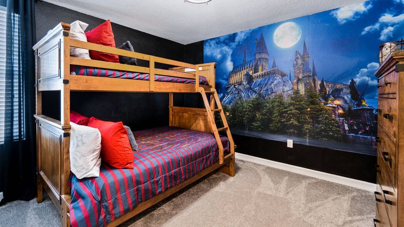 Twin/Double Bunk Bedroom 7
Upstairs
Harry Potter Theme