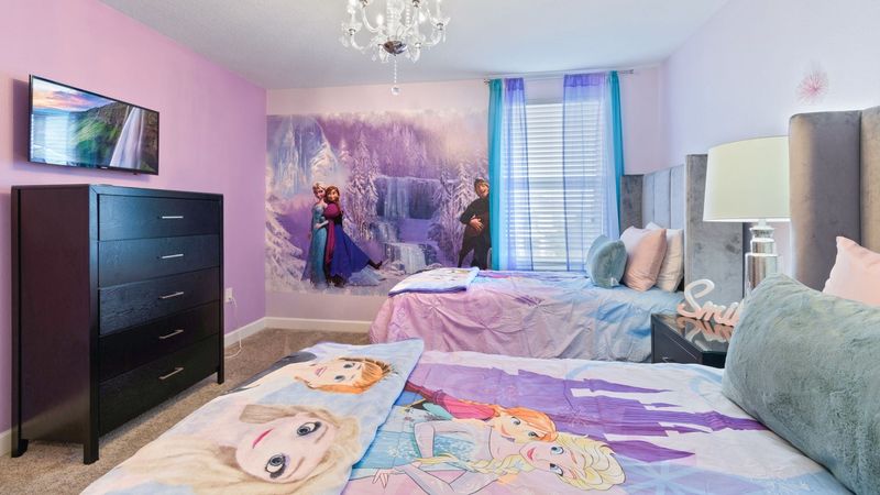 Two Twins Bedroom 6 (Angle)
32" Smart TV