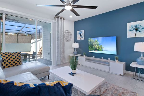 Living Room
65" Smart TV