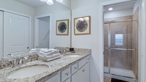 Master King Bathroom 1 Upstairs
Shower