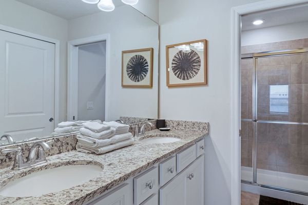 Master King Bathroom 1 Upstairs
Shower