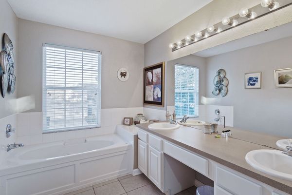Master King Bathroom 1 upstairs
Tub and Shower