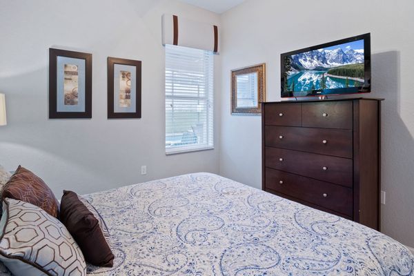 Queen Bedroom 2 (Angle)
43" Roku TV
