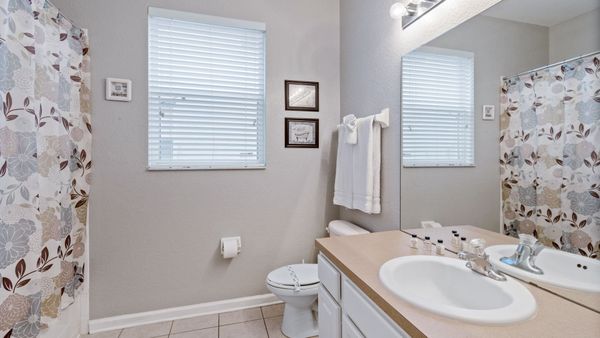 Hall Bathroom 2 Downstairs
Tub/Shower Combo
